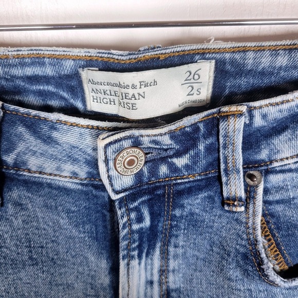 Abercrombie & Fitch High Rise Ankle Jeans Women's Size 26/2S Light Wash Slim Fit - Picture 3 of 9